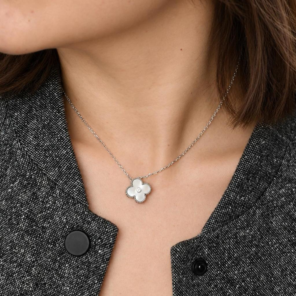  Van Cleef  Arpels Alhambra 2009 Holiday Pendant 