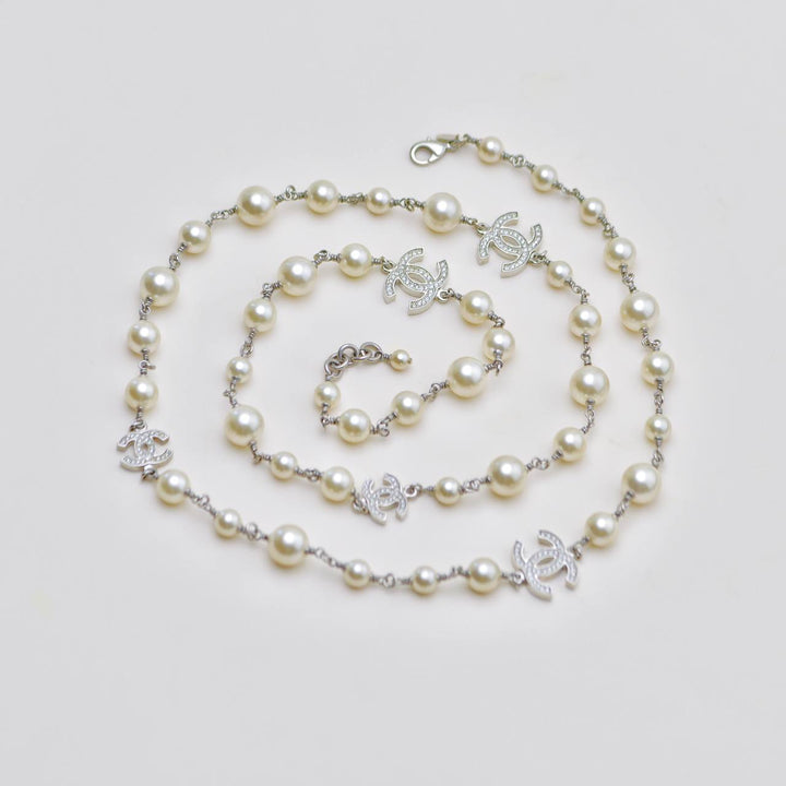 Preloved Chanel CC Faux Pearl Sautoir Necklace with Five Logos