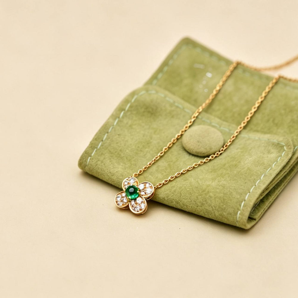 Preowned Authentic Van Cleef & Arpels Vintage Trèfle Emerald Diamond Necklace