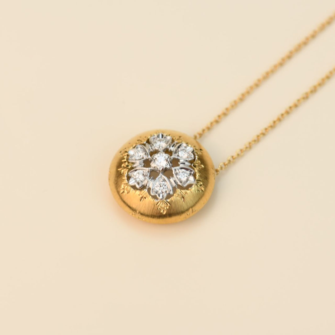 18 Karat Yellow Gold Diamond Pendant Necklace
