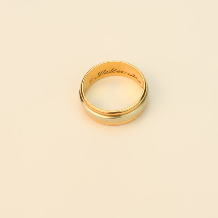 An 18ct Two Coloured Wedding Ring