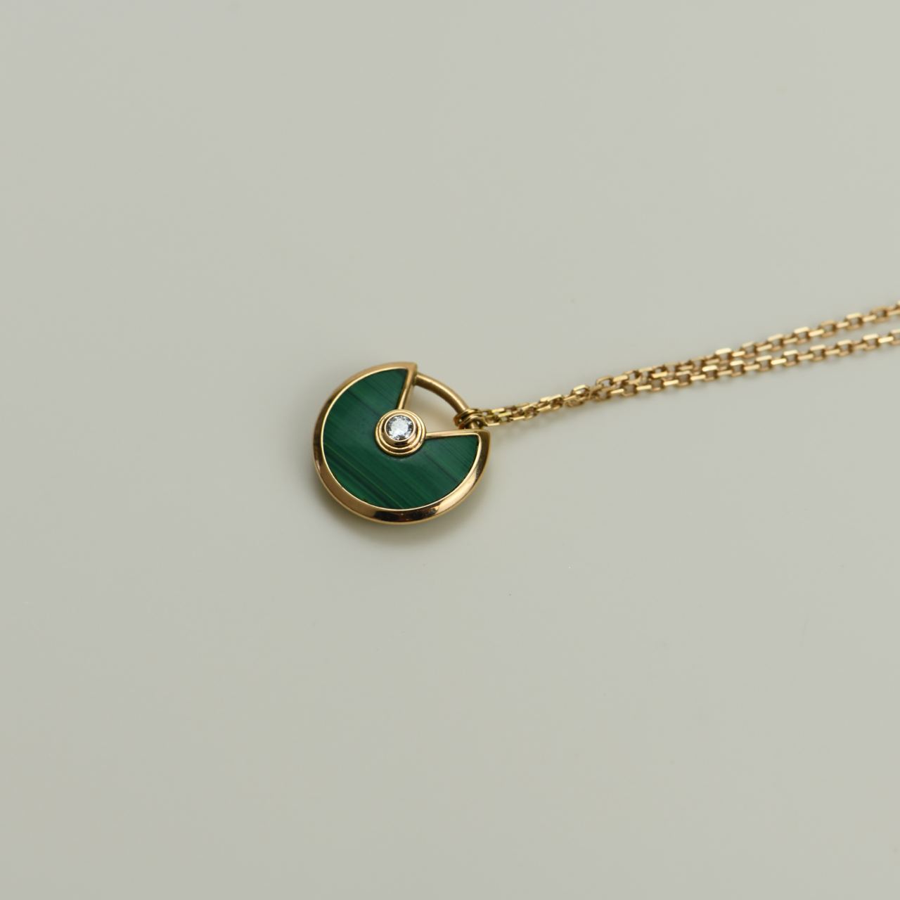 Cartier malachite clearance necklace