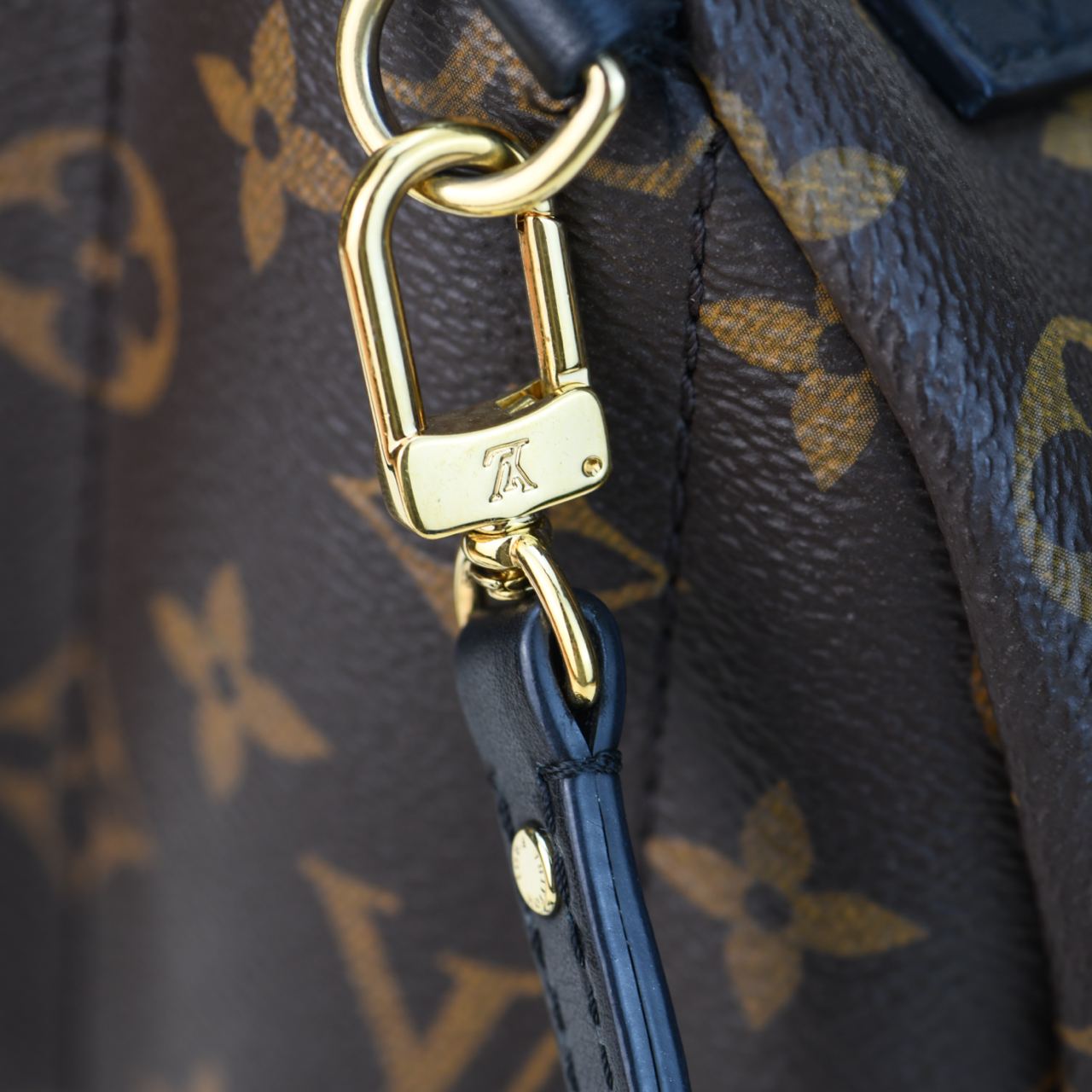 Louis vuitton best sale mini backpack straps