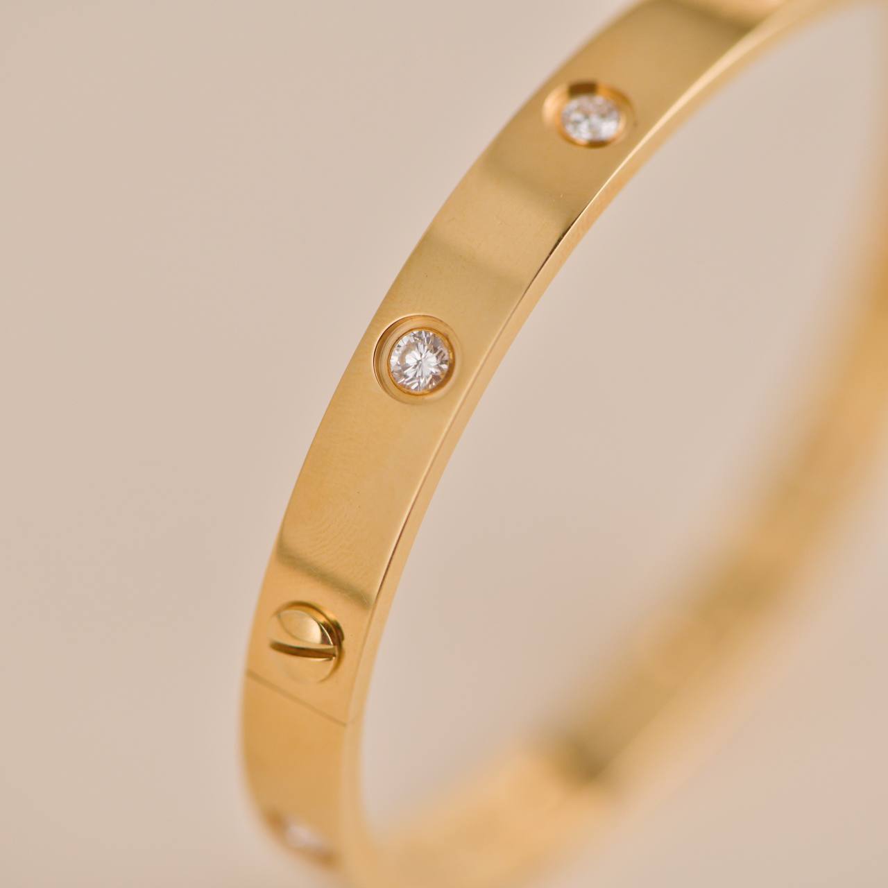 Cartier bracelet hot sale 4 diamonds