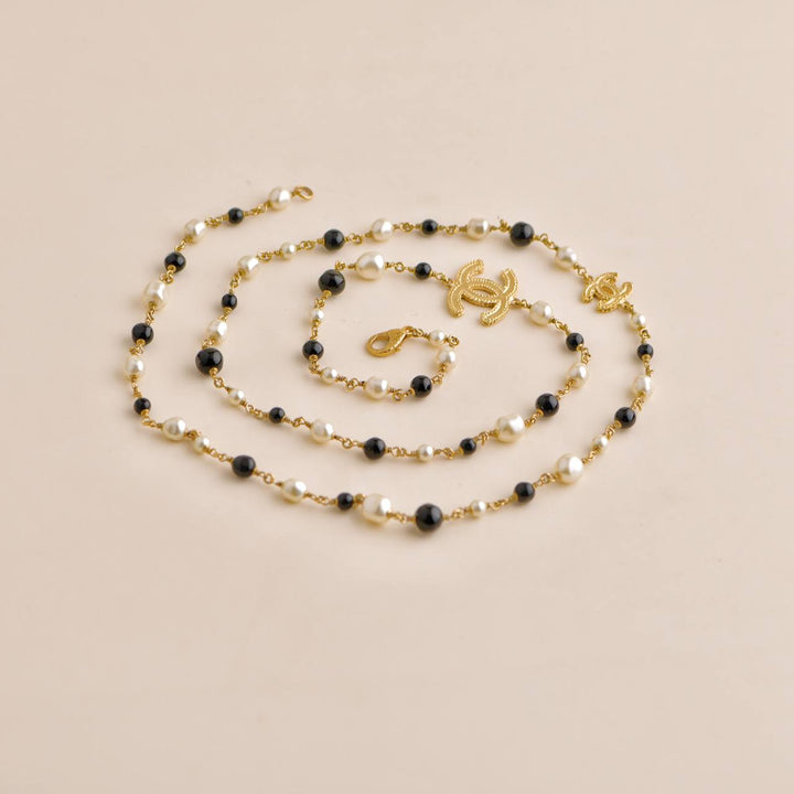 Pre-owned Chanel CC Black And Cream Pearl Necklace