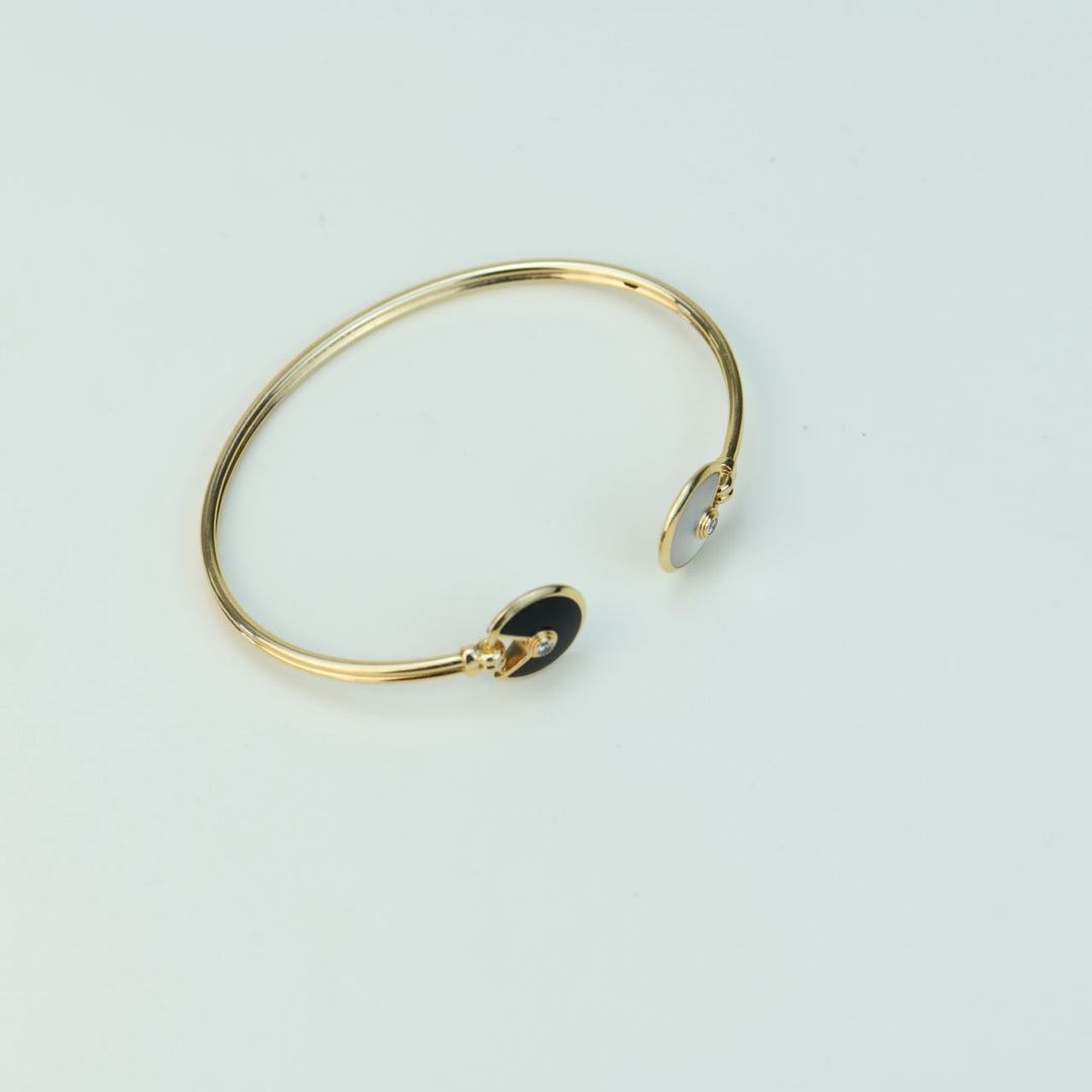 Pre-owned Pre-loved Cartier Amulette Diamond Mother of Pearl and Onyx 18K Yellow Gold Bracelet