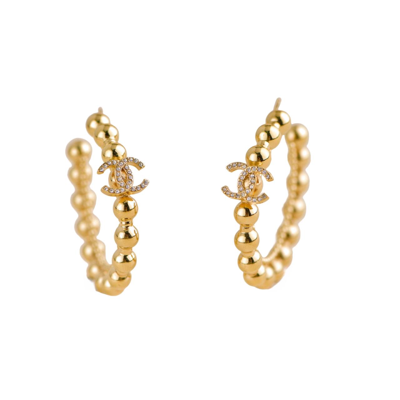 【品格の象徴】【CHANEL】Hoop Earrings l Diamantes Chanel CC Rhinestone Beaded Hoop Earrings – Dandelion Antiques