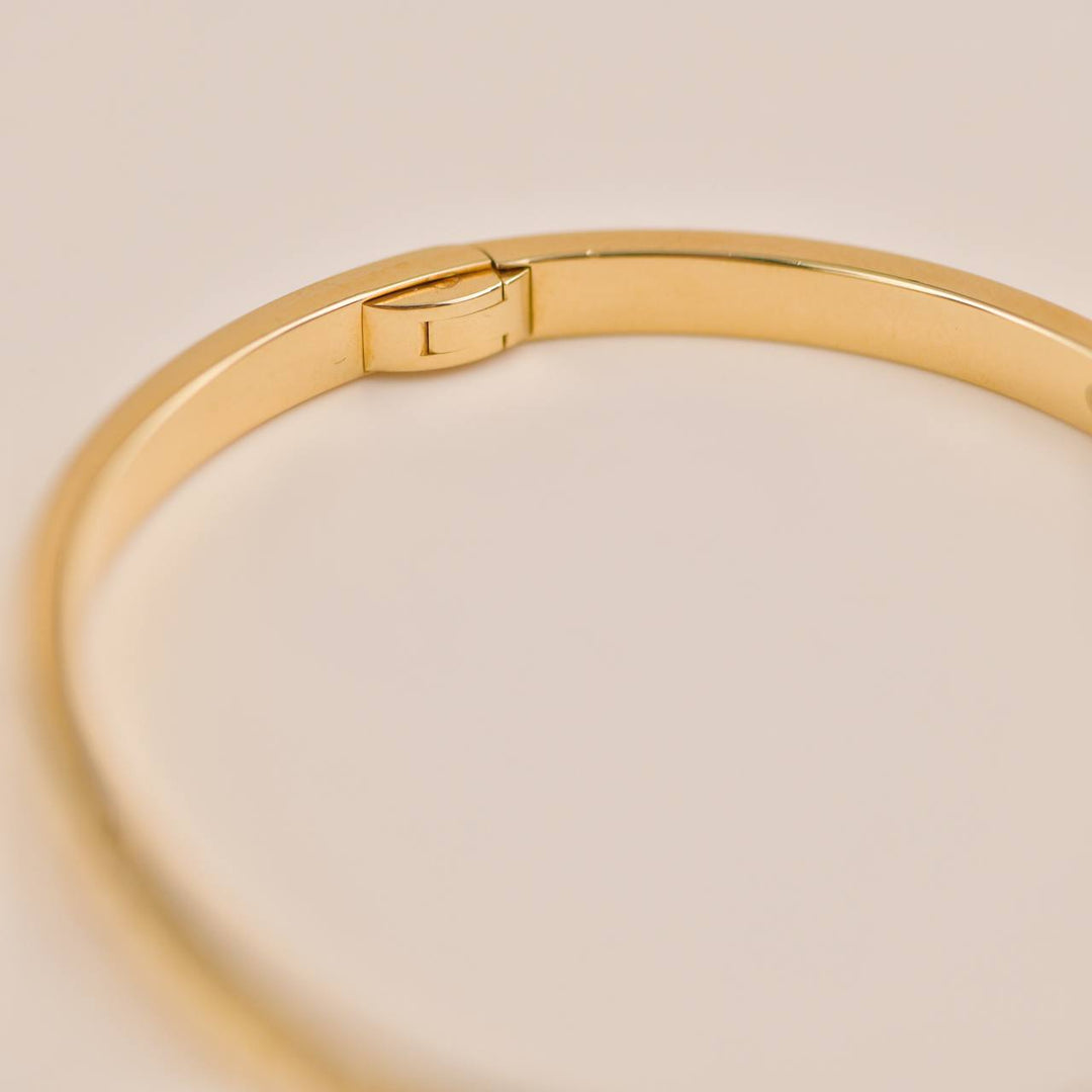 Second Hand Cartier Love 10 Diamonds 18K Yellow Gold Bracelet Small Model