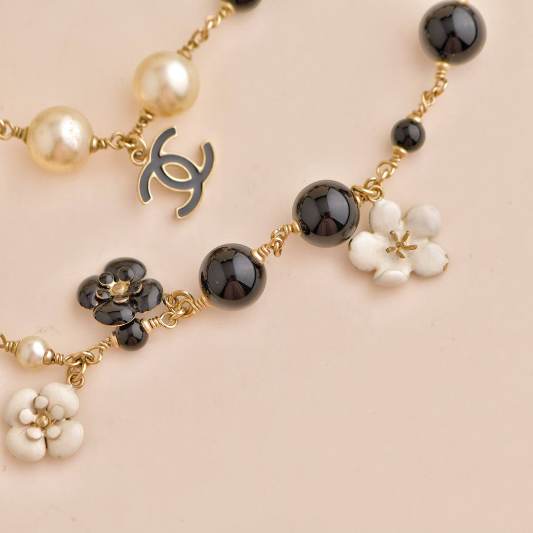 Second Hand Chanel CC Camellia Faux Pearl Necklace