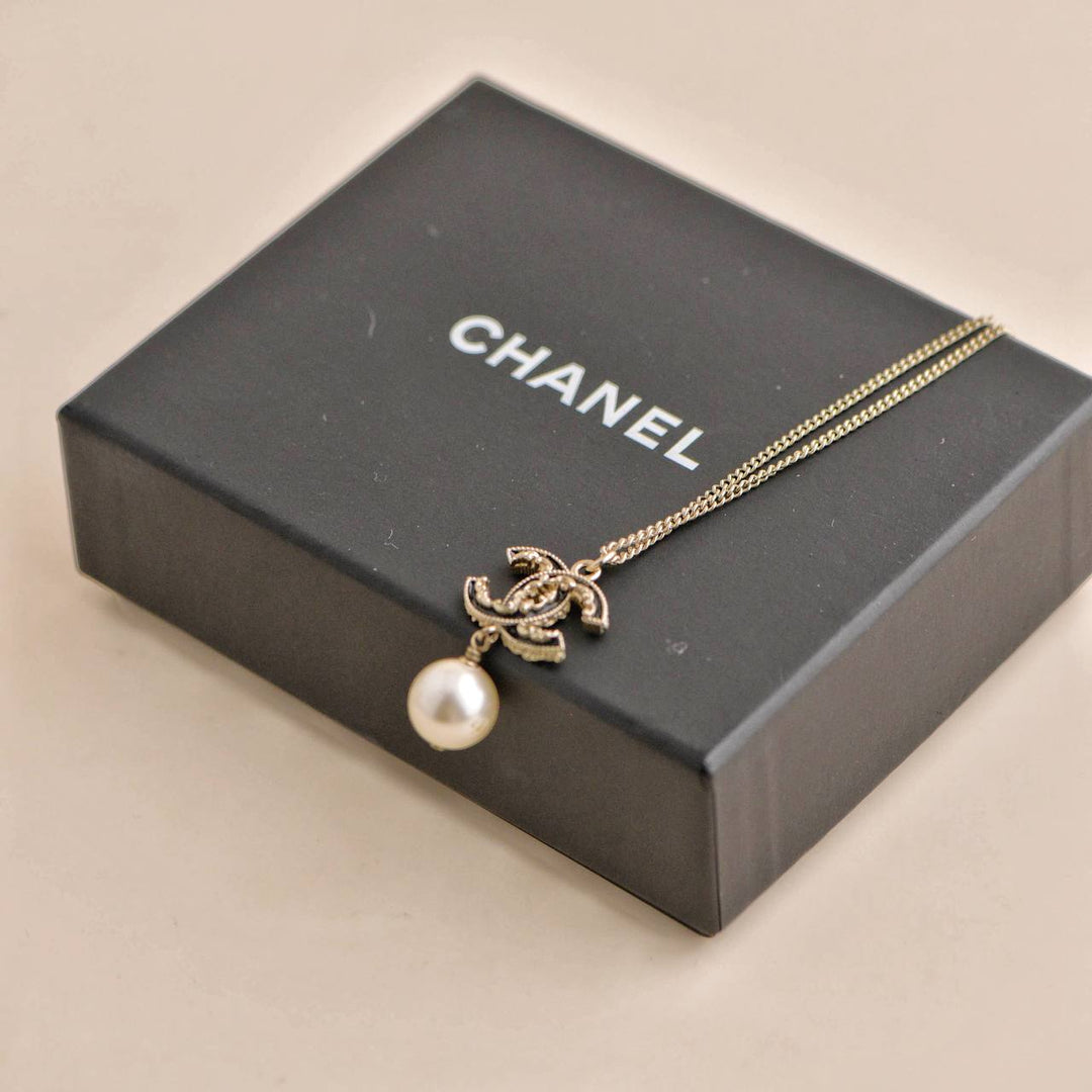 Second Hand Chanel CC Black Enamel and Faux Pearl Pendant Necklace