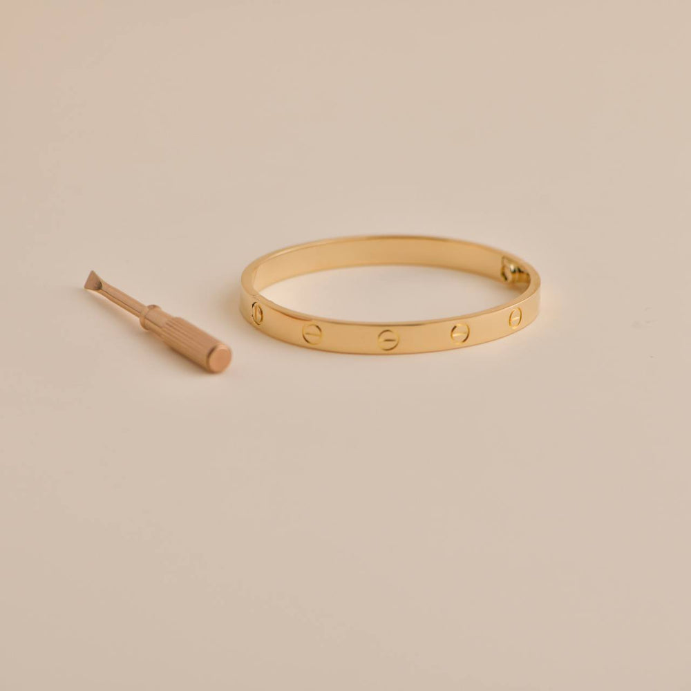 Pre-owned Cartier Love Bracelet 18K Yellow Gold Size 17 featuring iconic screw motifs