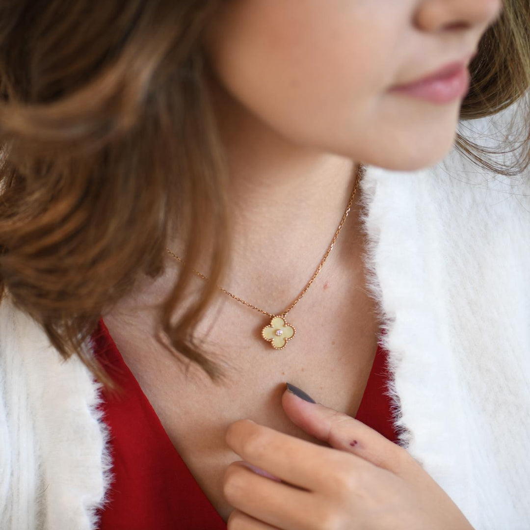 Van Cleef Arpels Mother of Pearl 18k Yellow Gold Diamond 2018