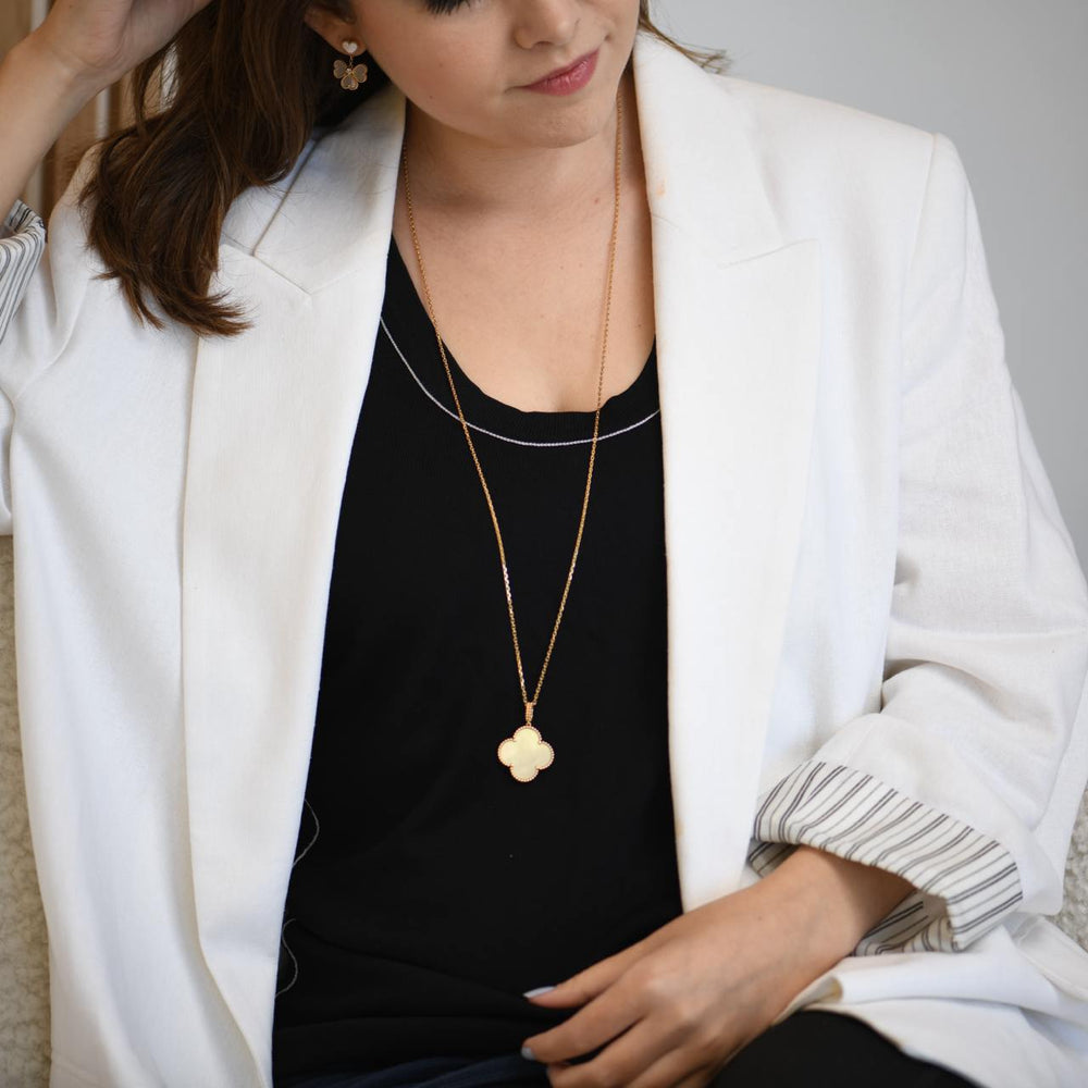 Second Hand Van Cleef & Arpels Magic Alhambra Mother of Pearl 18k Yellow Gold Necklace