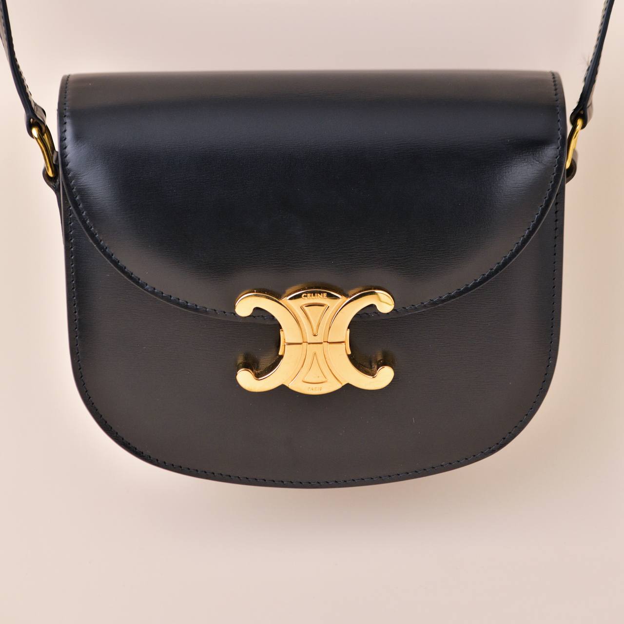 Celine Triomphe Clea Black Calfskin Crossbody Bag – Dandelion Antiques