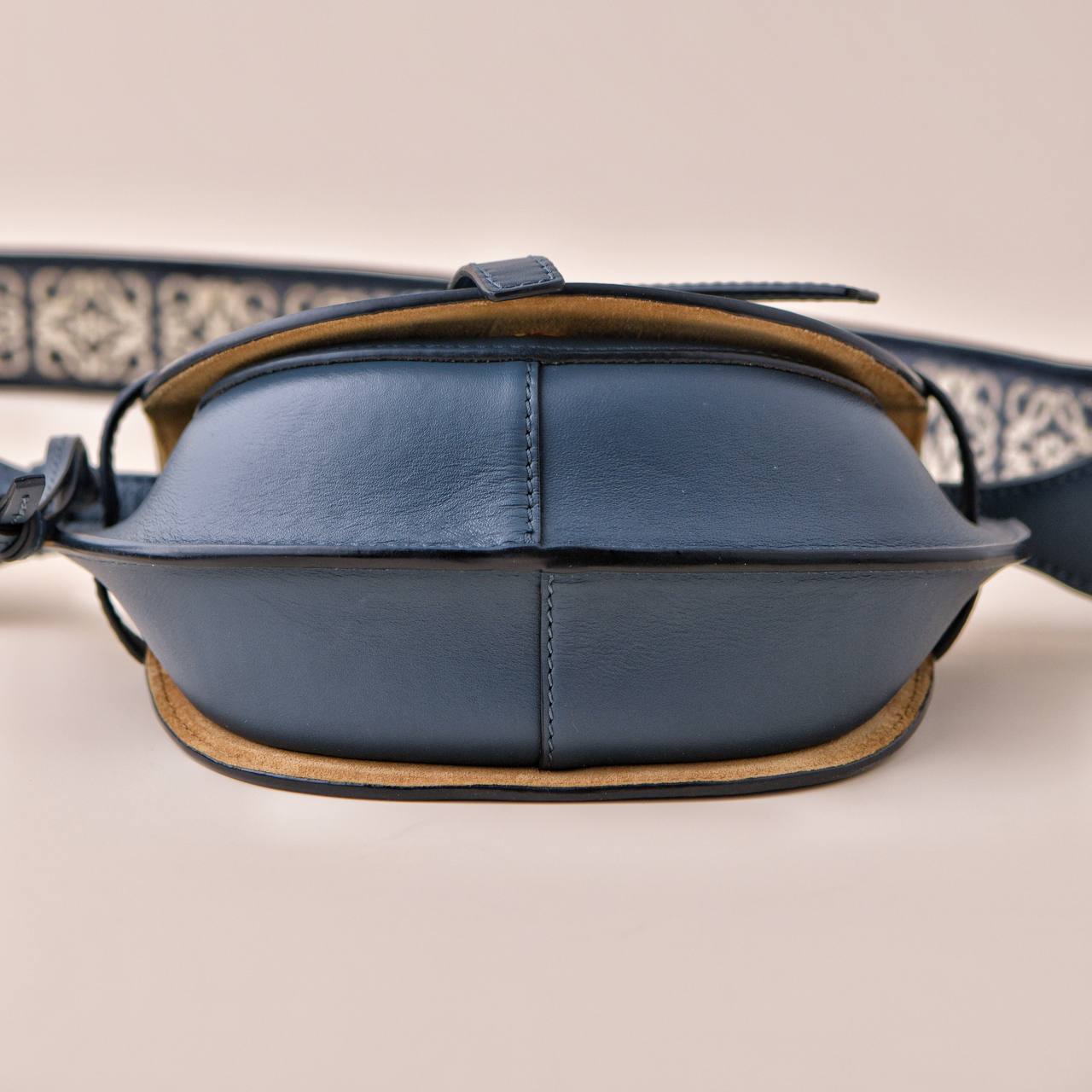 【最終値下げ中！】 LOEWE Sender Handbag Blue LOEWE Blue Large Leather Amazona 180 Top-Handle Bag | Harrods US