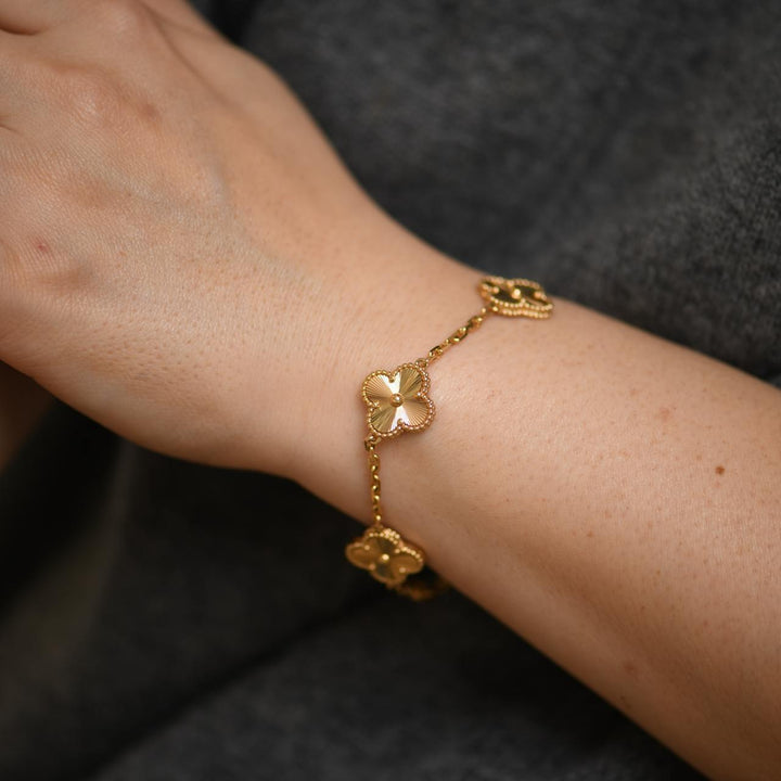 Second Hand Van Cleef & Arpels Vintage Alhambra Guilloché 5 Motifs Yellow Gold Bracelet