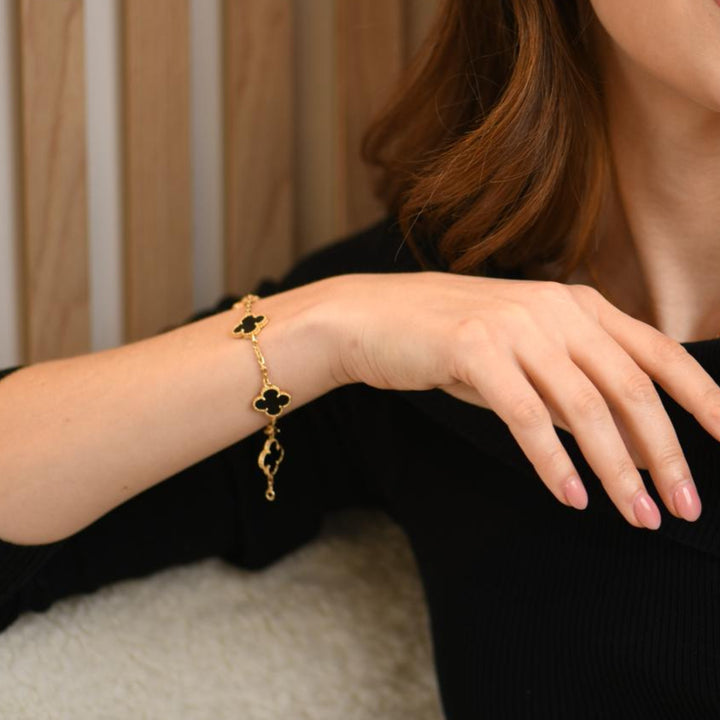 Used Authentic Van Cleef & Arpels Vintage Alhambra Onyx 5 Motif Bracelet 18K Yellow Gold