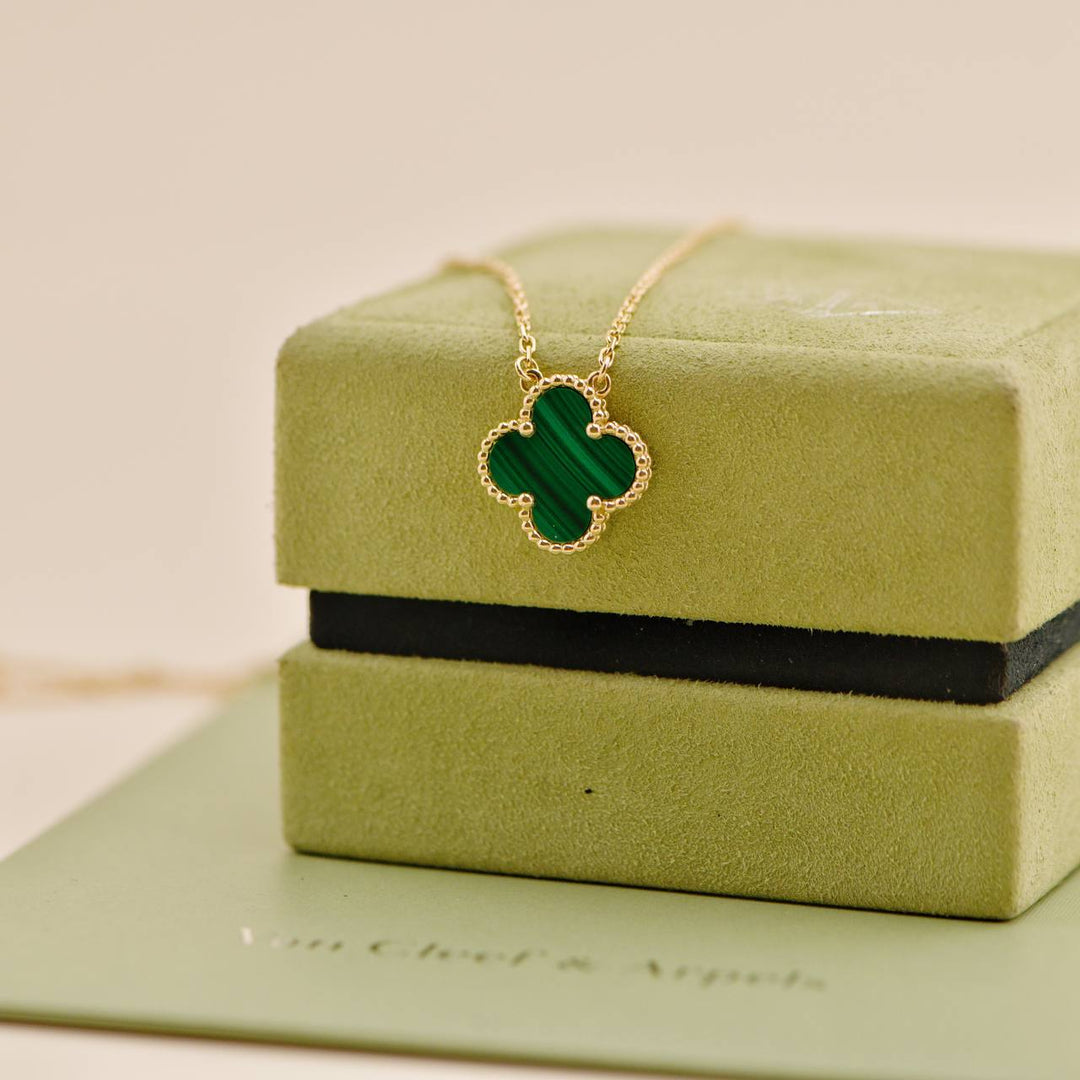 Second Hand Van Cleef & Arpels Vintage Alhambra Malachite 18K Yellow Gold Pendant Necklace
