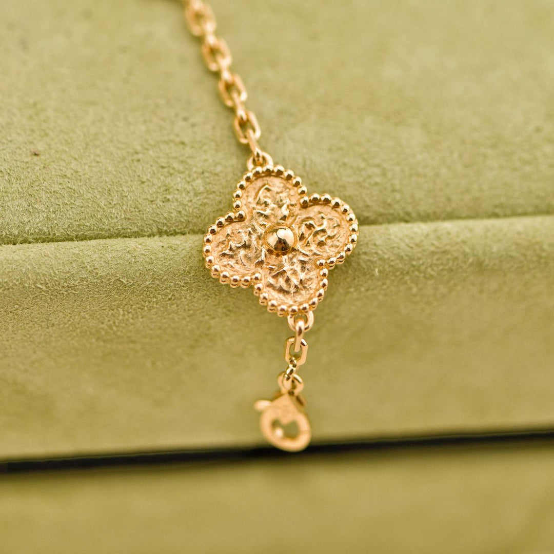 Second Hand Van Cleef & Arpels Vintage Alhambra Hammered 18K Yellow Gold 5 Motif Bracelet