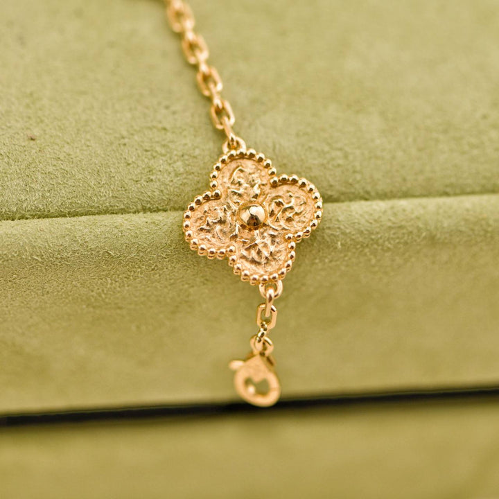 Second Hand Van Cleef & Arpels Vintage Alhambra Hammered 18K Yellow Gold 5 Motif Bracelet
