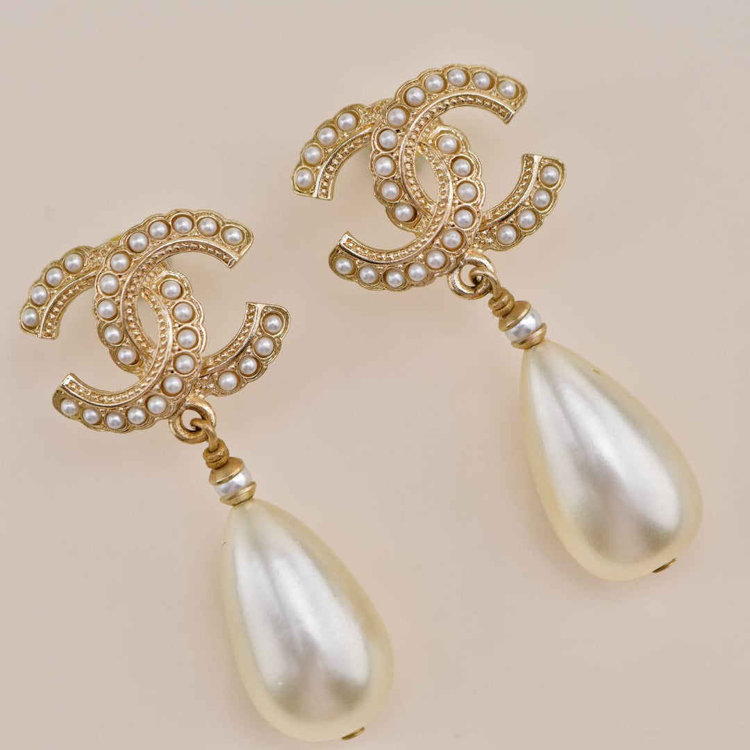 Second Hand Chanel CC Drop Gold Metal Faux Pearl Earrings