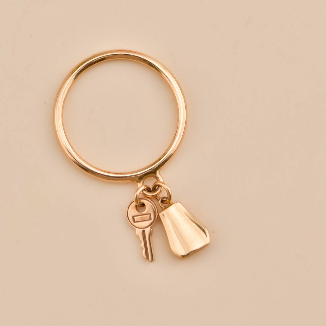 Preloved Hermès Kelly Clochette 18K Rose Gold Ring