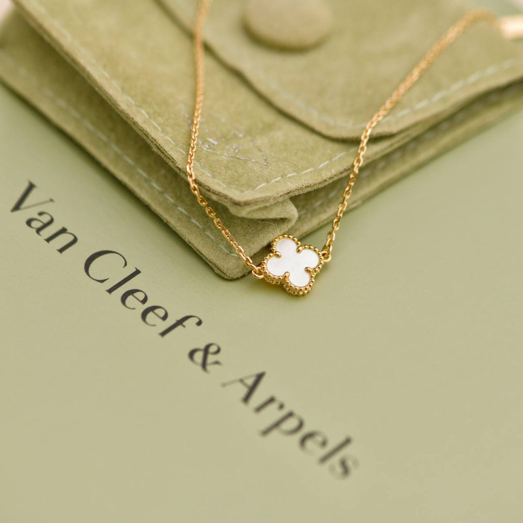Second Hand Van Cleef & Arpels Sweet Alhambra Mother of Pearl Yellow Gold Bracelet