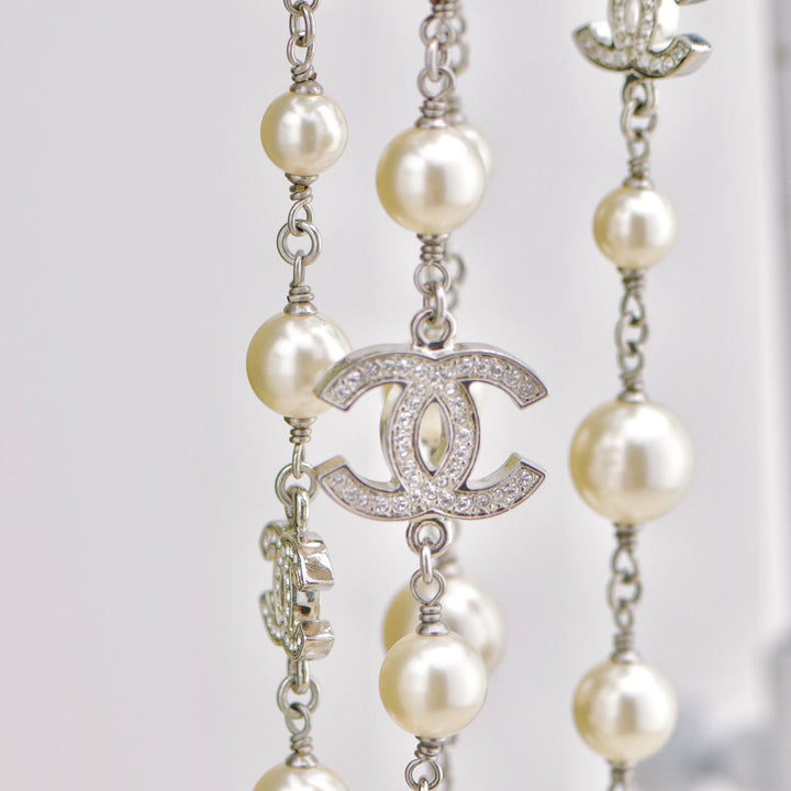Second Hand Chanel CC Collection Faux Pearl Crystal Necklace