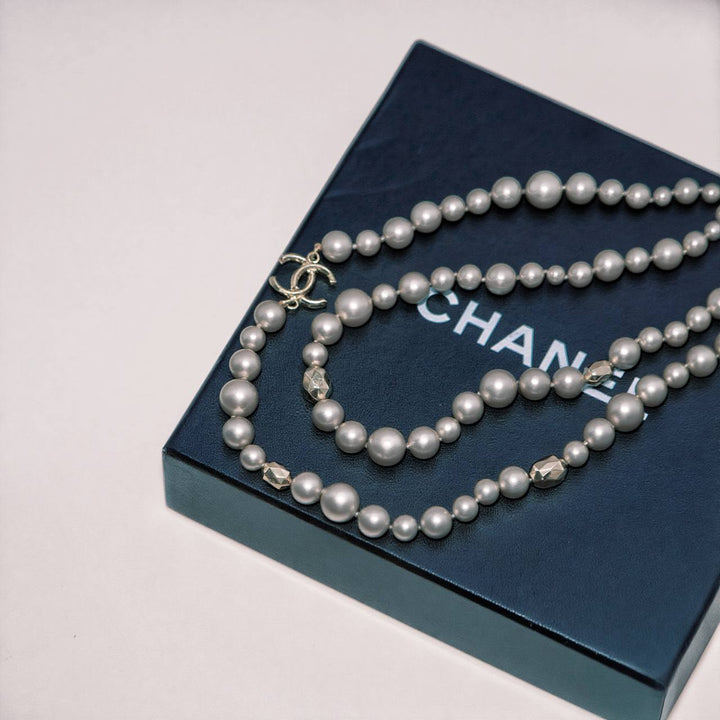 Second Hand Chanel CC Collection Faux Grey Pearl Gold Tone Necklace
