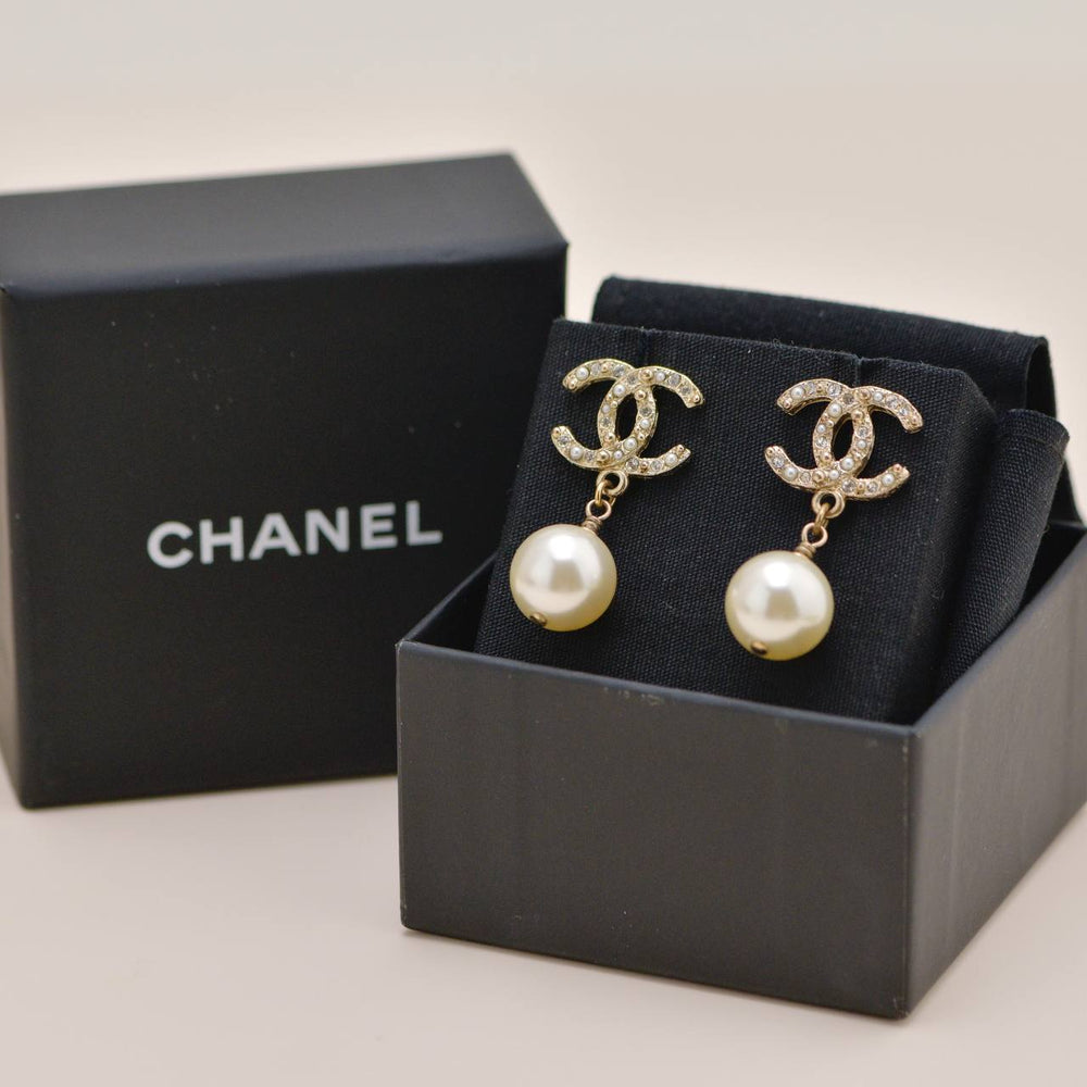 Preowned Chanel CC Collection Faux Pearl Crystal Dangle Earrings