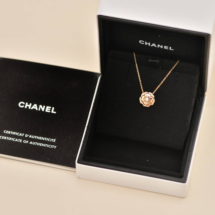 Preowned Authentic Full set Chanel Extrait de Camélia Necklace Diamond 18K Rose Gold.