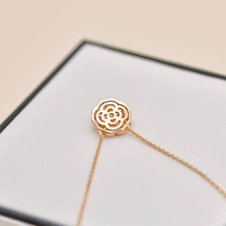 Used Authentic Full set Chanel Extrait de Camélia Necklace Diamond 18K Rose Gold.