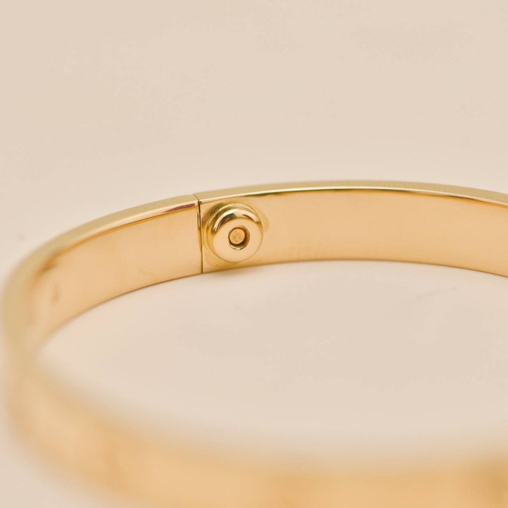 Second Hand Authentic Full Set Cartier Love Classic Model Bracelet 18K Yellow Gold Size 17