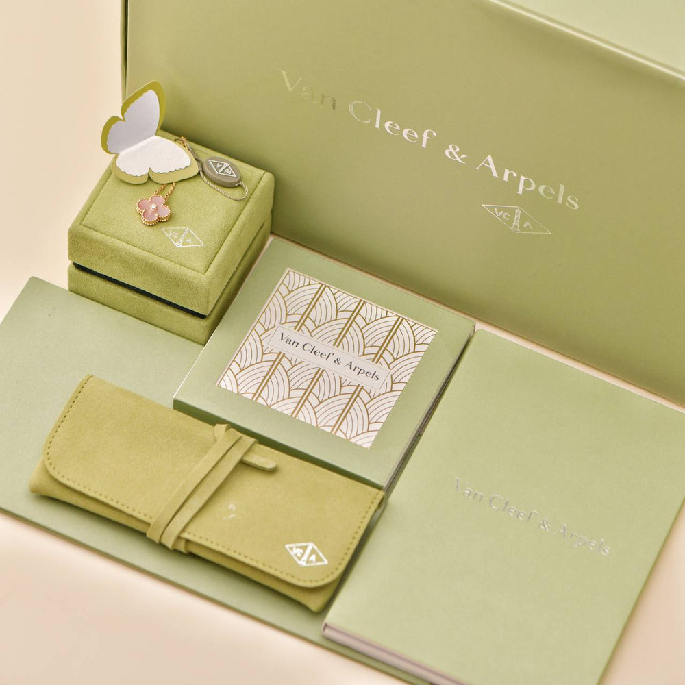 Brand New Van Cleef 2025 Holiday Pendant