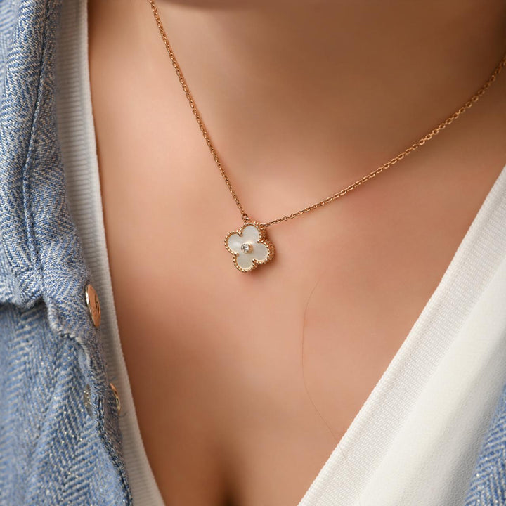 Authentic VCA Vintage Alhambra 2012 Holiday Necklace Diamond Mother of Pearl