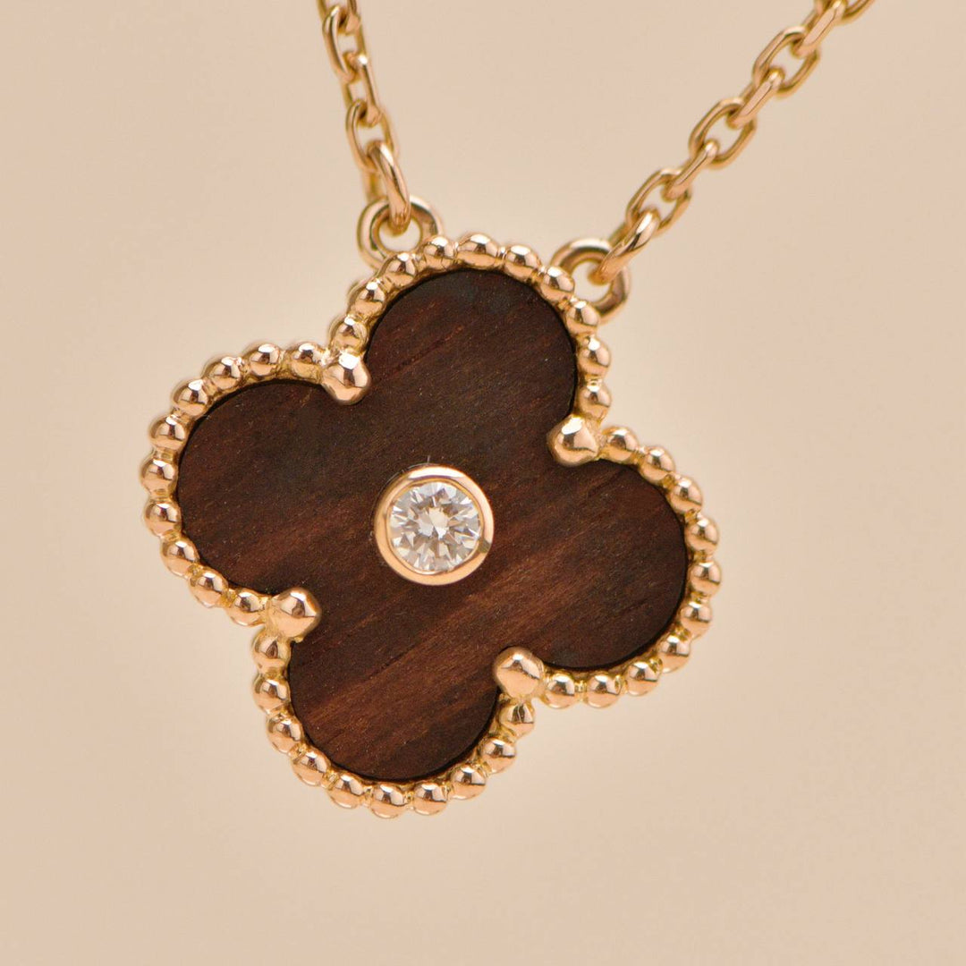 Authentic Van Cleef & Arpels Alhambra 2017 Holiday Pendant Necklace Bullseye Diamond