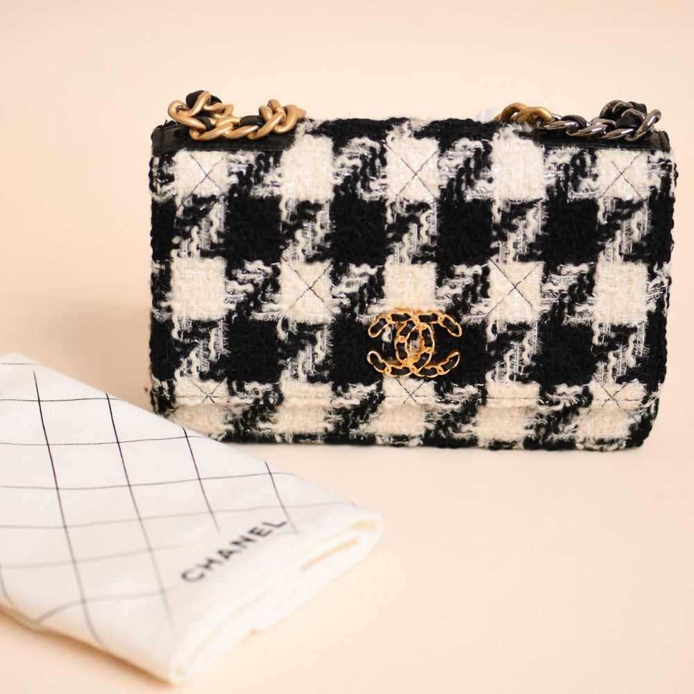 Preowned Authentic Chanel 19 Wallet On Chain Houndstooth Tweed Crossbody Bag