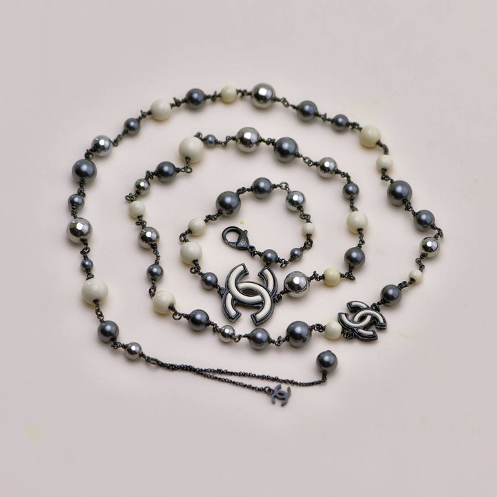 Second Hand Chanel CC Grey Faux Pearl & Ruthenium-Tone Long Sautoir Necklace