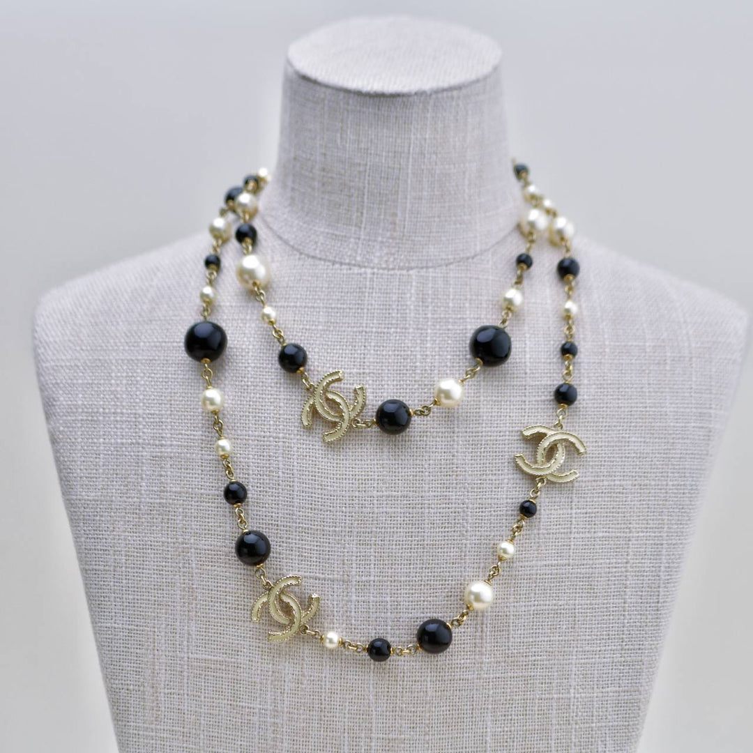 Second Hand Authentic Chanel CC Faux Pearl & Black Beads Baroque Sautoir Necklace