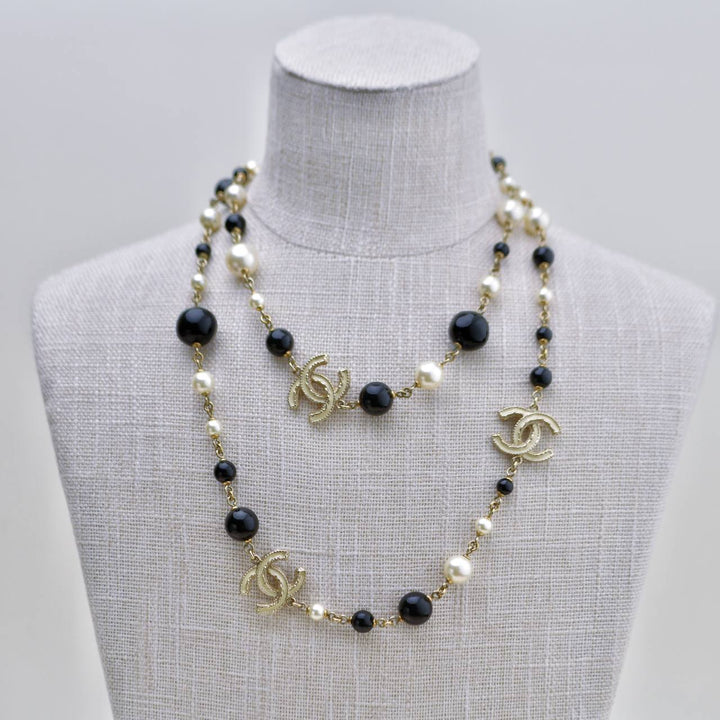 Second Hand Authentic Chanel CC Faux Pearl & Black Beads Baroque Sautoir Necklace