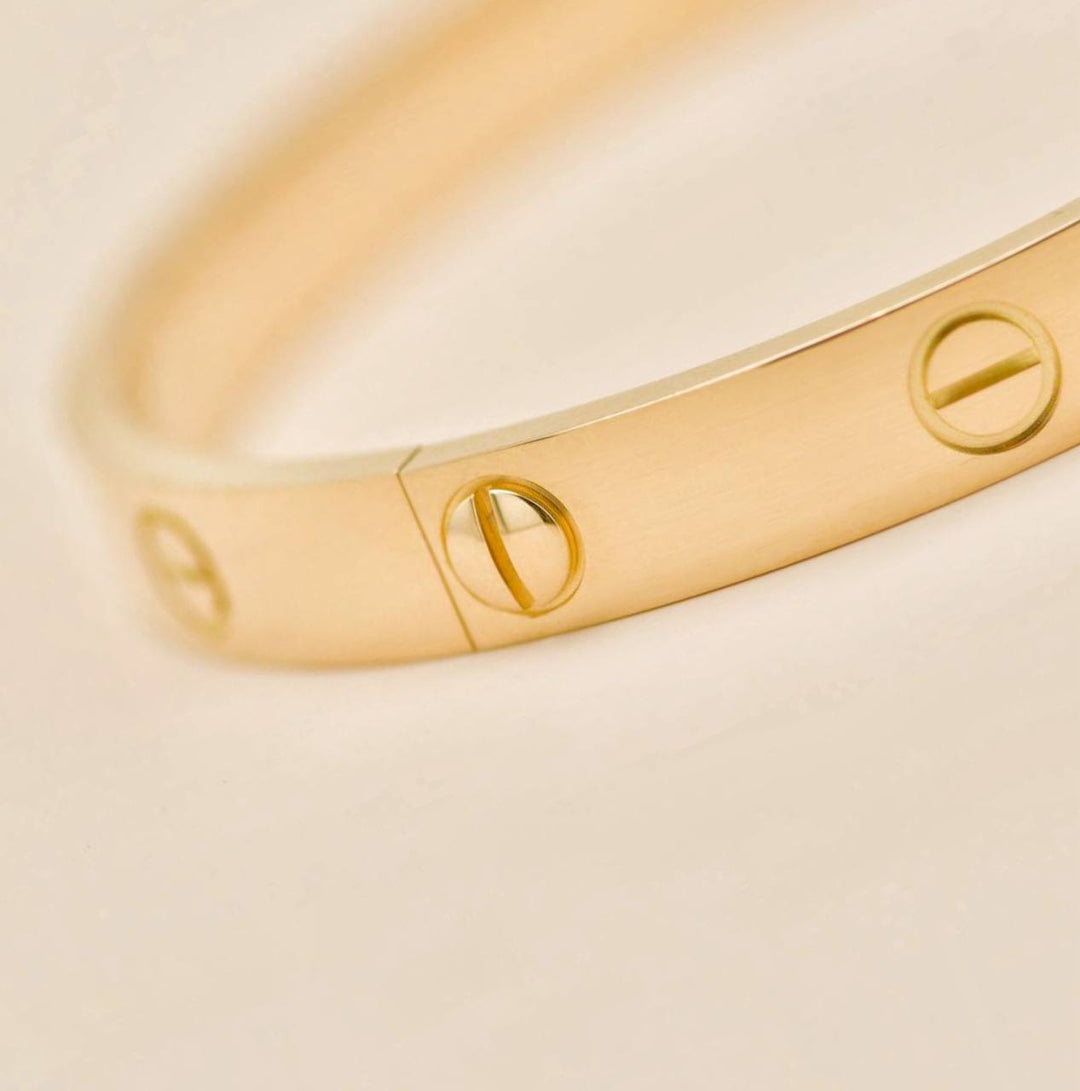 Preowned Authentic Cartier Love Classic Model Bracelet 18K Yellow Gold Size 19