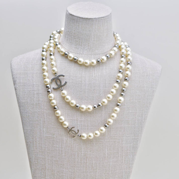 Second Hand Authentic Chanel CC Sautoir Faux Pearl Long Chain Necklace