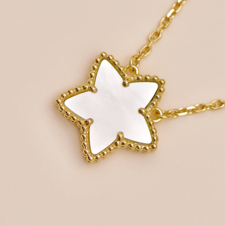 Authentic Van Cleef Alhambra 2008 Holiday Necklace Mother of Pearl 18K Yellow Gold