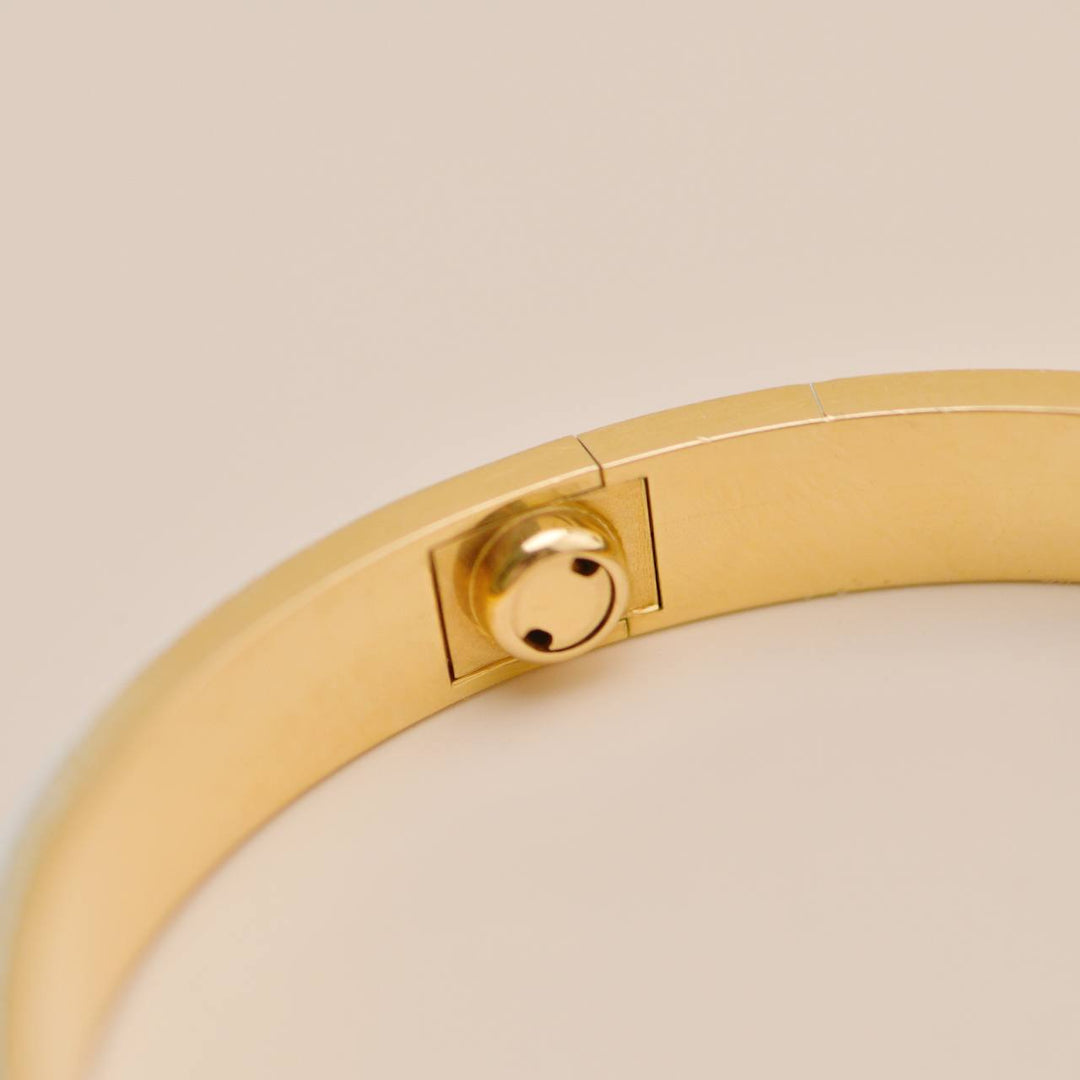 Cartier Love Bracelet Classic Model 18K Yellow Gold Size 17