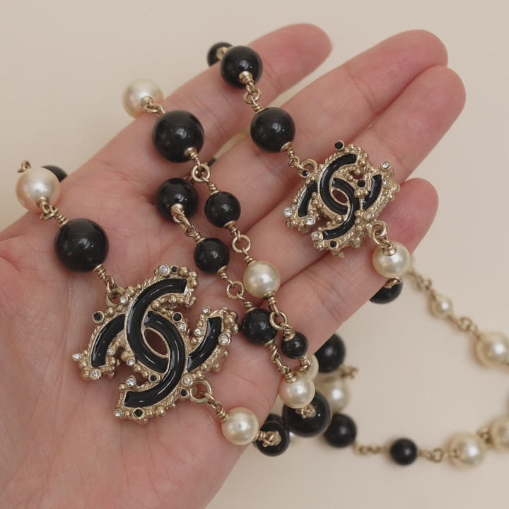 Preowned Chanel CC Enamel Faux Pearl & Black Beads Baroque Sautoir Necklace