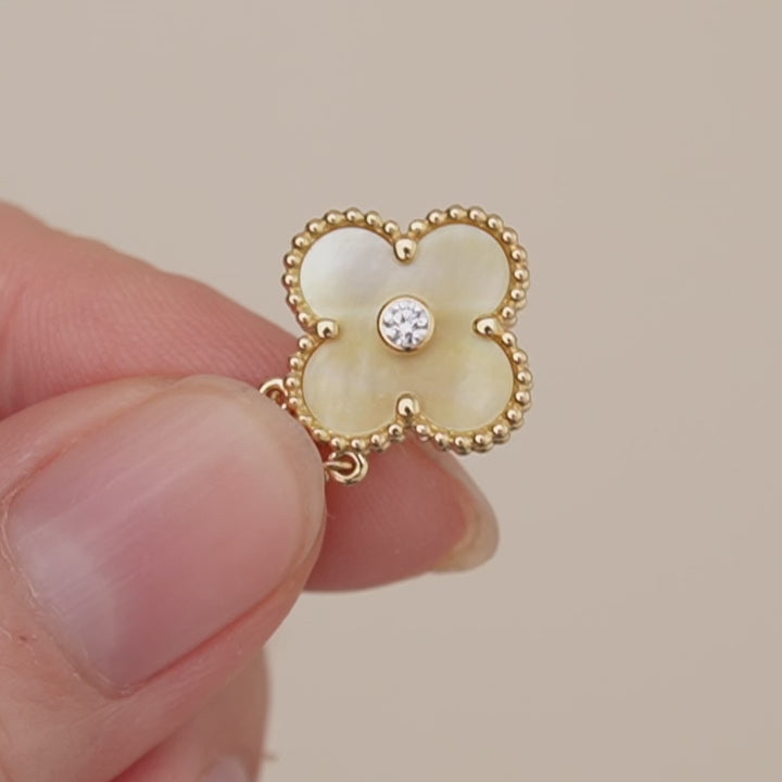 Second Hand Authentic Van Cleef & Arpels 2018 Holiday Pendant Golden Mother of Pearl Diamond 18K Yellow Gold