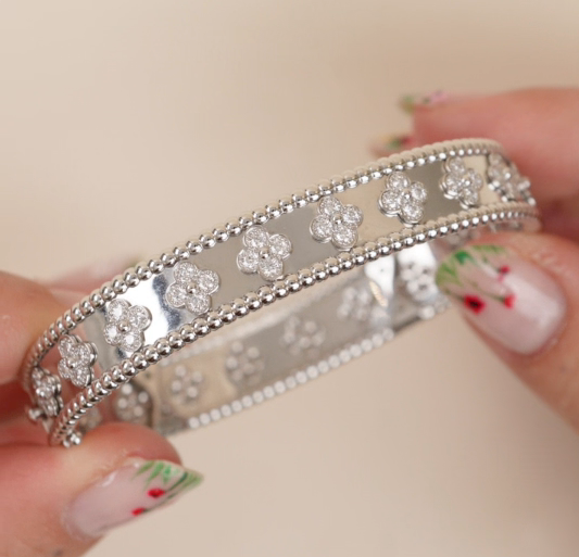 Second Hand Van Cleef & Arpels Perlée Clovers Bracelet Diamond 18K White Gold Size M