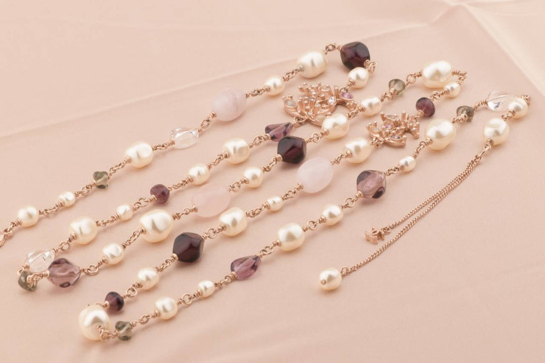 Chanel CC Logo Pearl & Crystal Long Pearl Necklace in Gilt Gold –  Dandelion Antiques