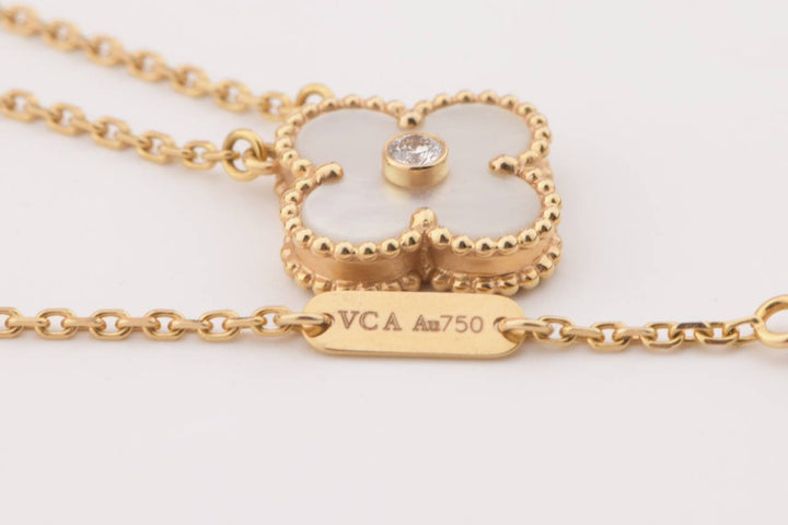 Pre-owned VCA Vintage Alhambra pendant