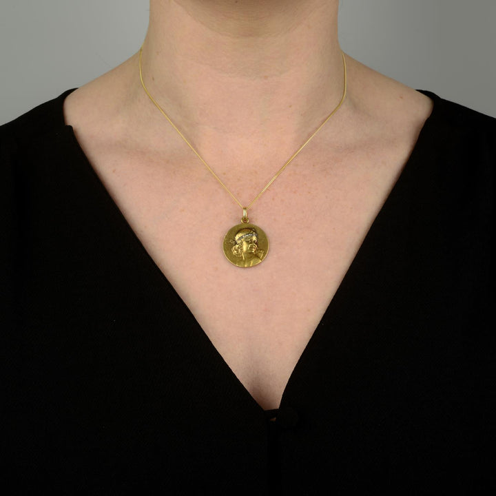 A French Art Nouveau Gold Medallion Pendant